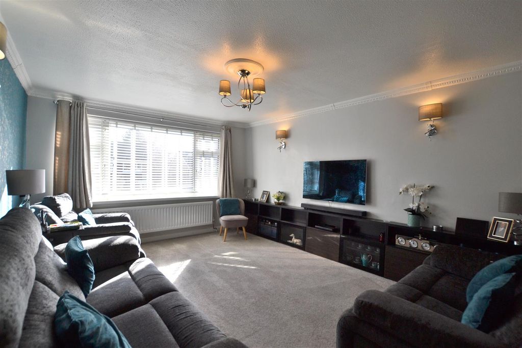 Property photo 3 of 21 Living Room.Jpg