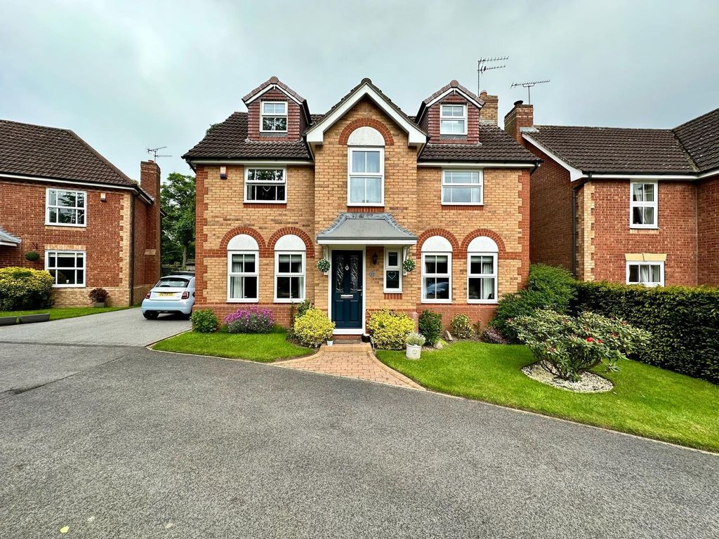 Property photo 1 of 17 External