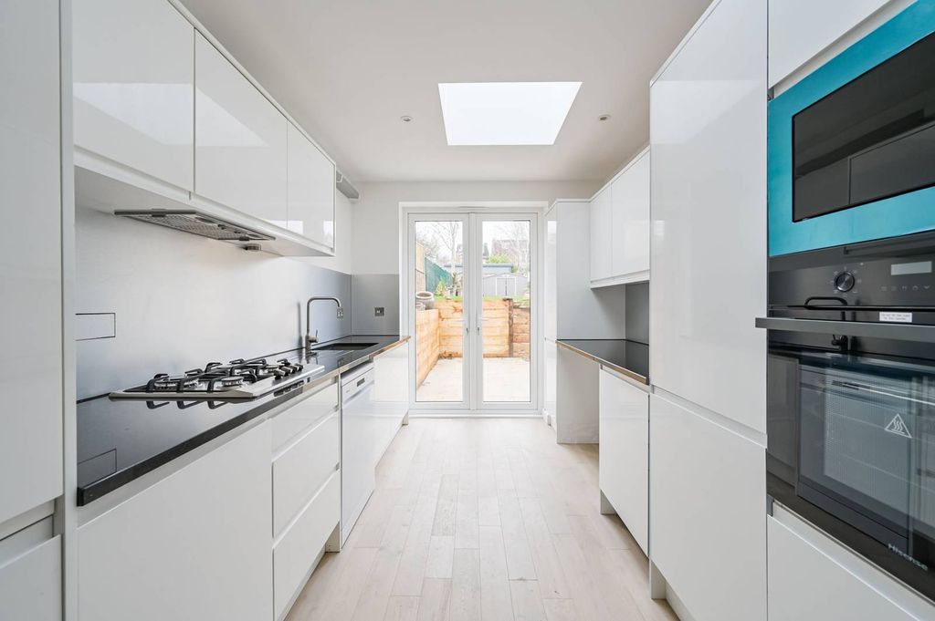 Property photo 3 of 22