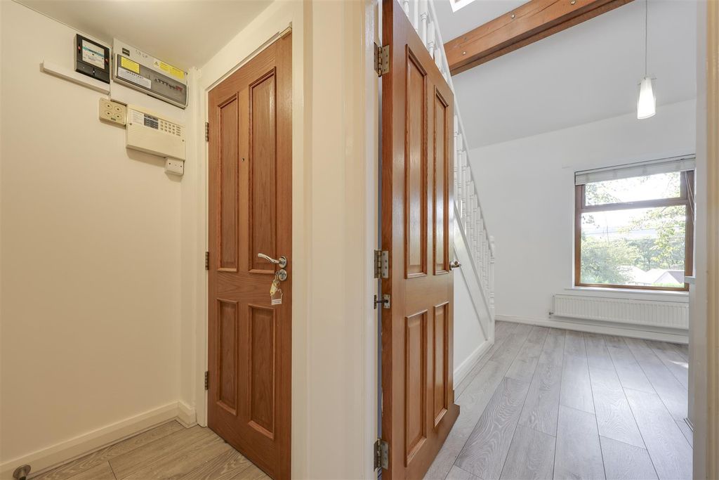 Property photo 3 of 19 Hall
