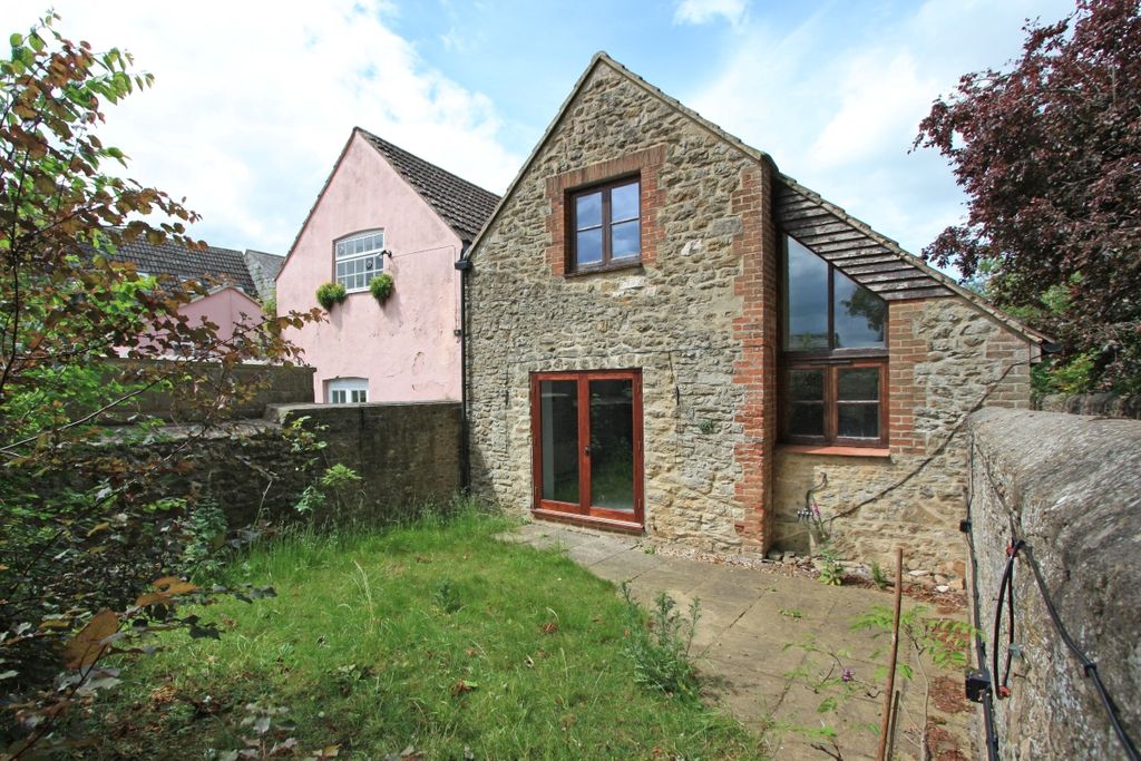 Property photo 1 of 9