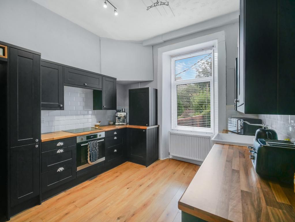 Property photo 3 of 21 Kitchen