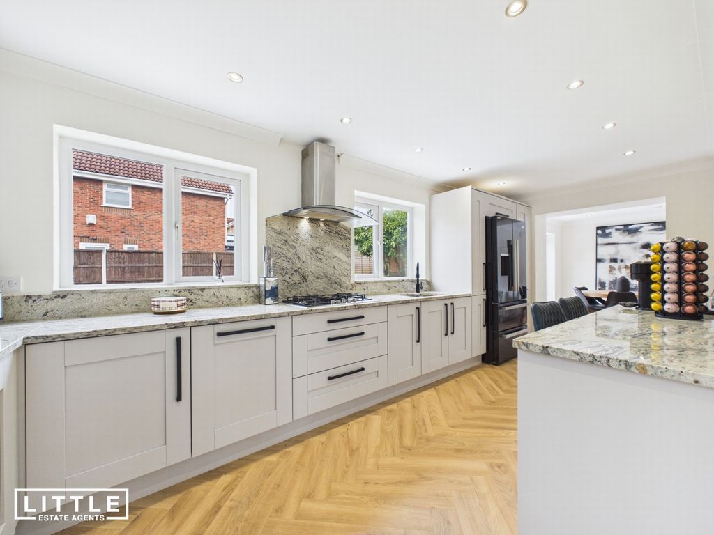 Property photo 3 of 50 Photo 32