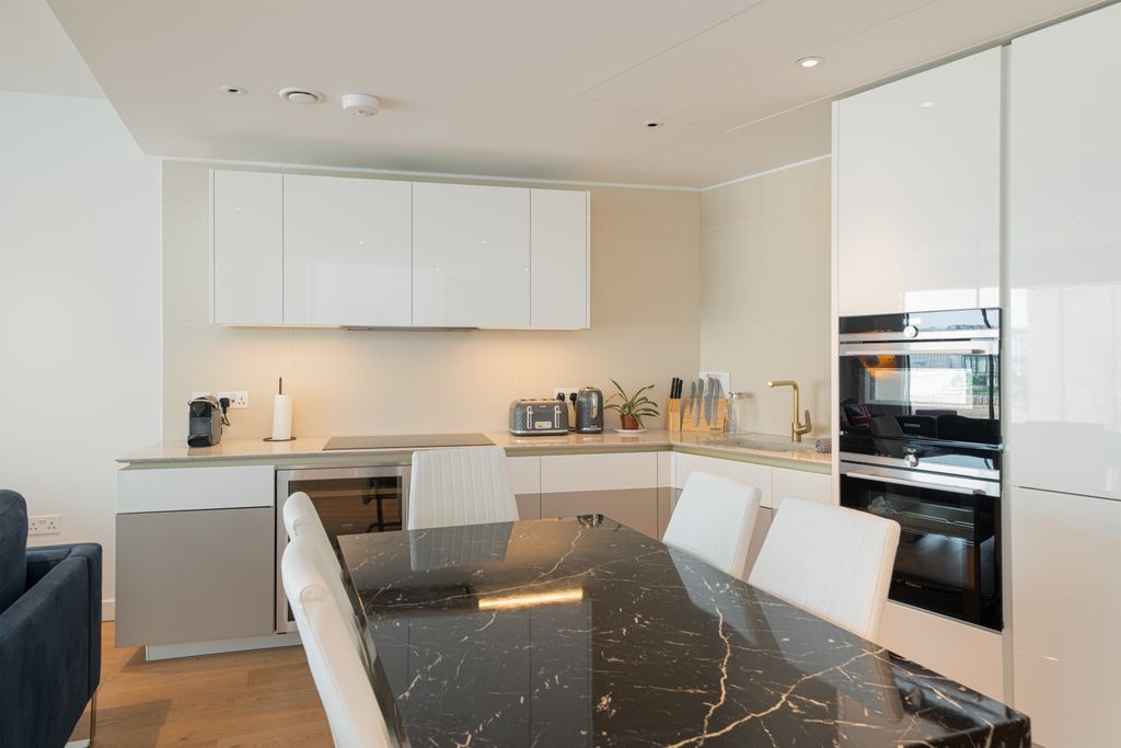 Property photo 3 of 13 Beechmore House