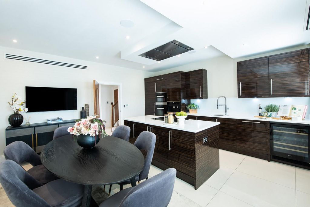 Property photo 1 of 14 1