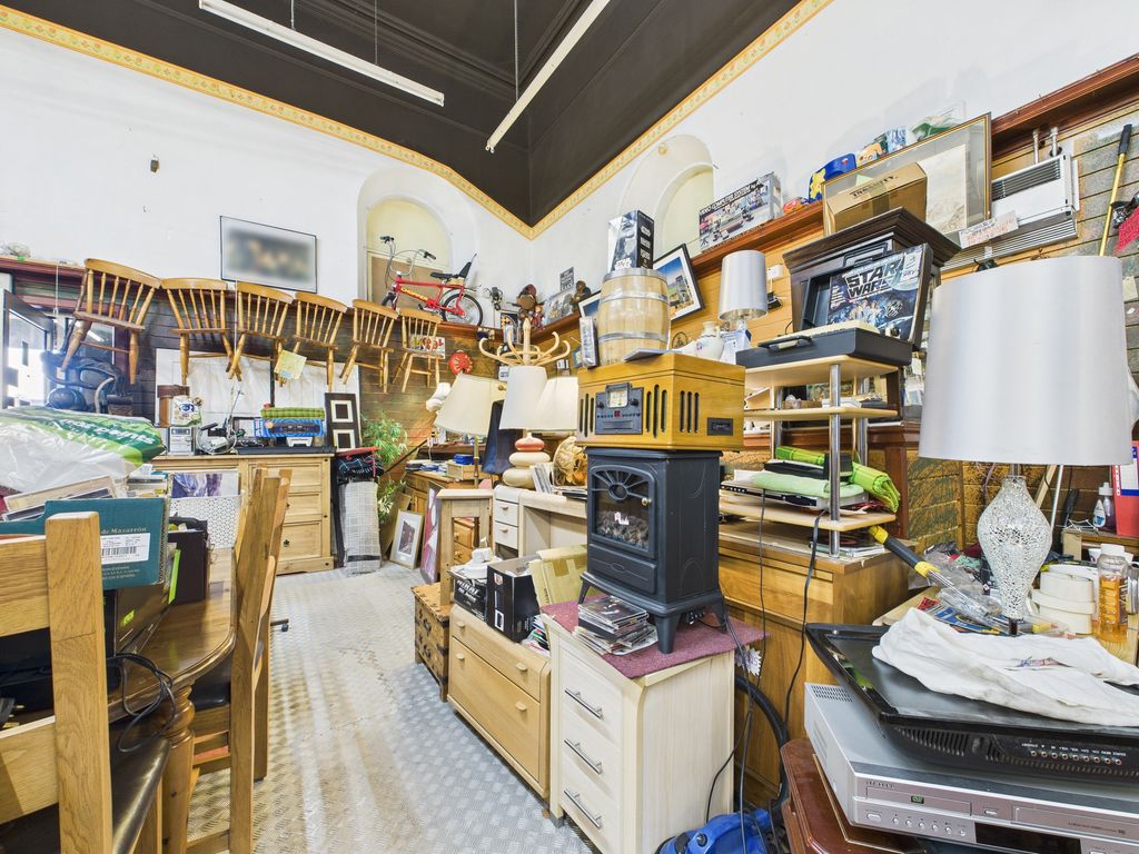 Property photo 3 of 12 Cam03481G0-Pr0119-Still001