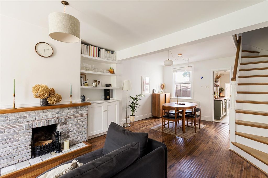 Property photo 3 of 20 West Grove, Ig8