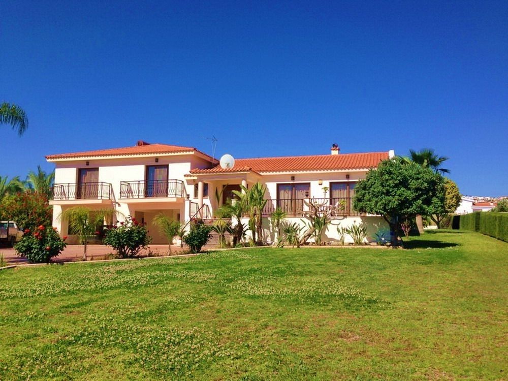 Property photo 2 of 19