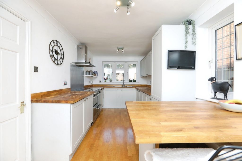 Property photo 2 of 17