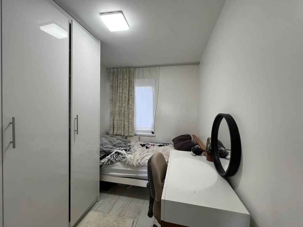 Property photo 1 of 4