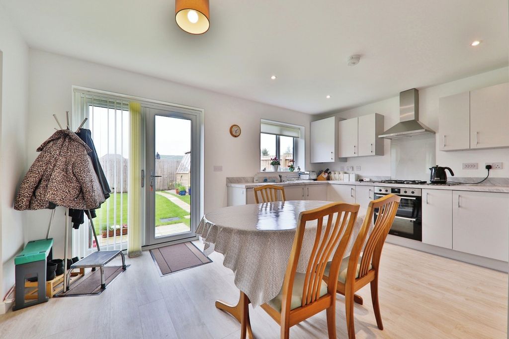 Property photo 2 of 10 3142685