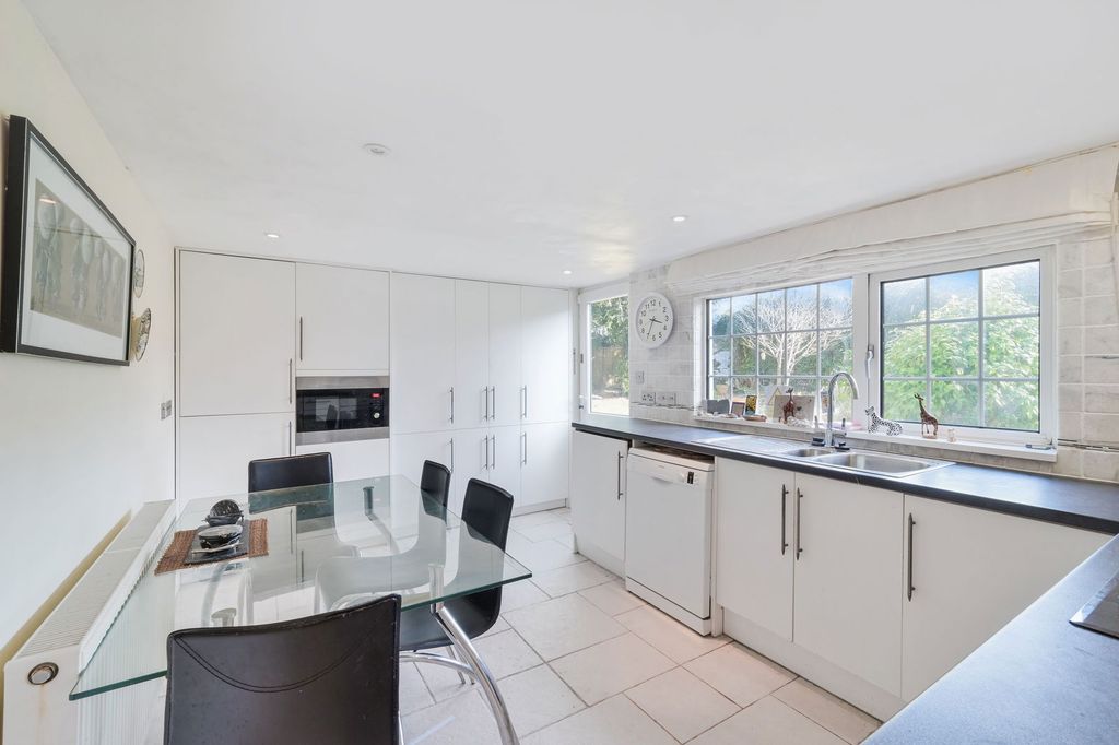 Property photo 3 of 23