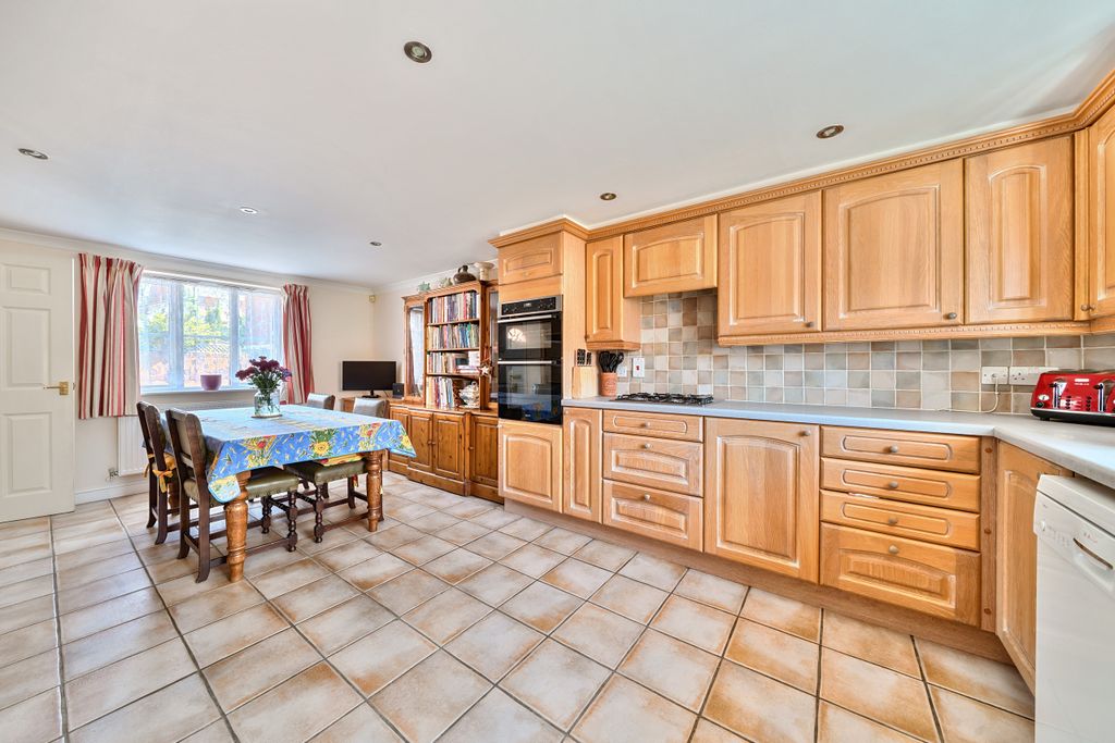 Property photo 3 of 25 Kitchen