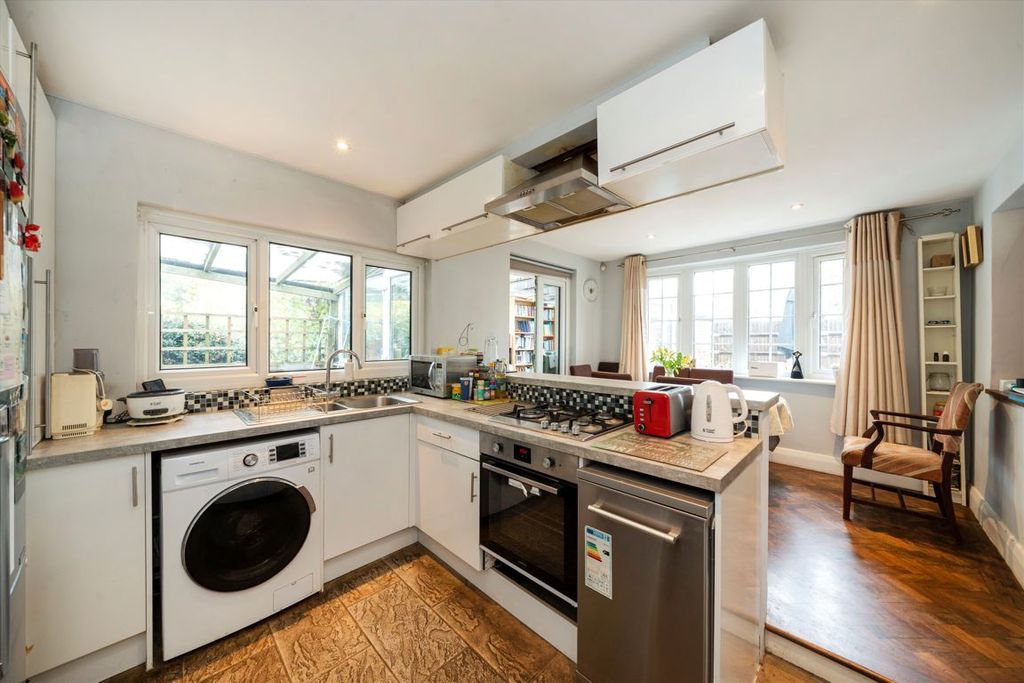 Property photo 3 of 9