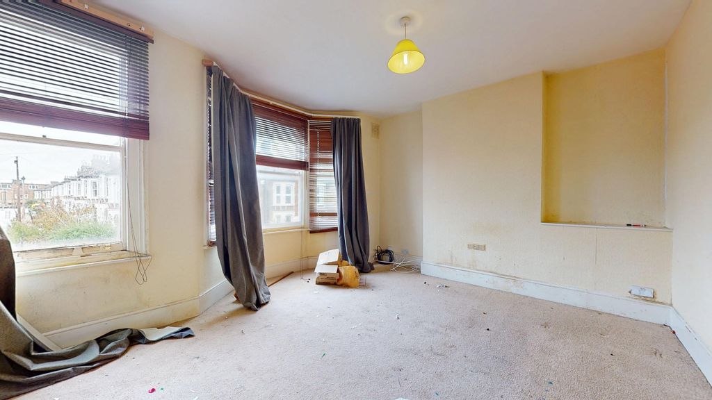 Property photo 2 of 11 First Floor, 111 Radford Road, Hither Green, London, Se13 6Sa