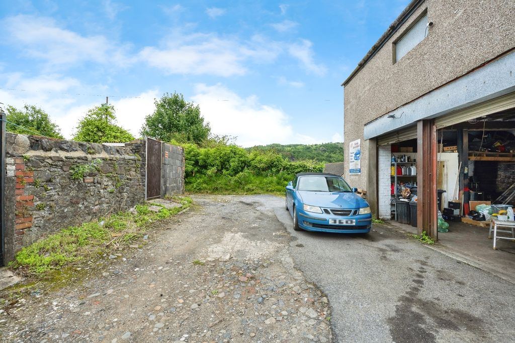 Property photo 3 of 17 Photo