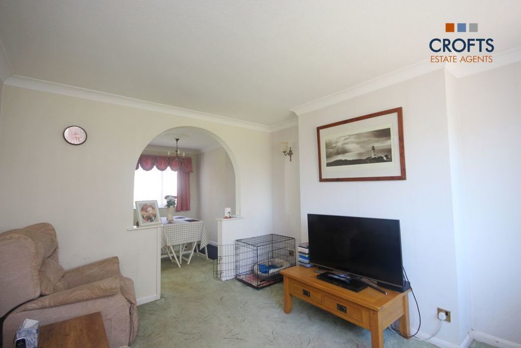 Property photo 2 of 11 Lounge