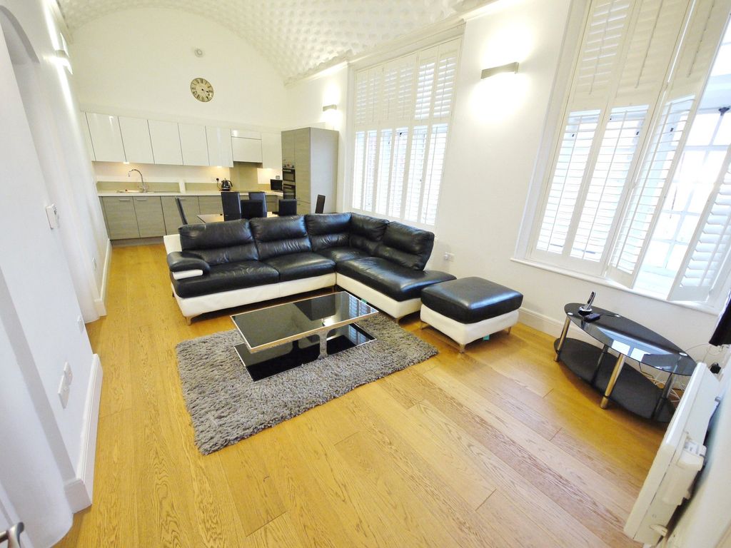 Property photo 3 of 11 Lounge/Dining