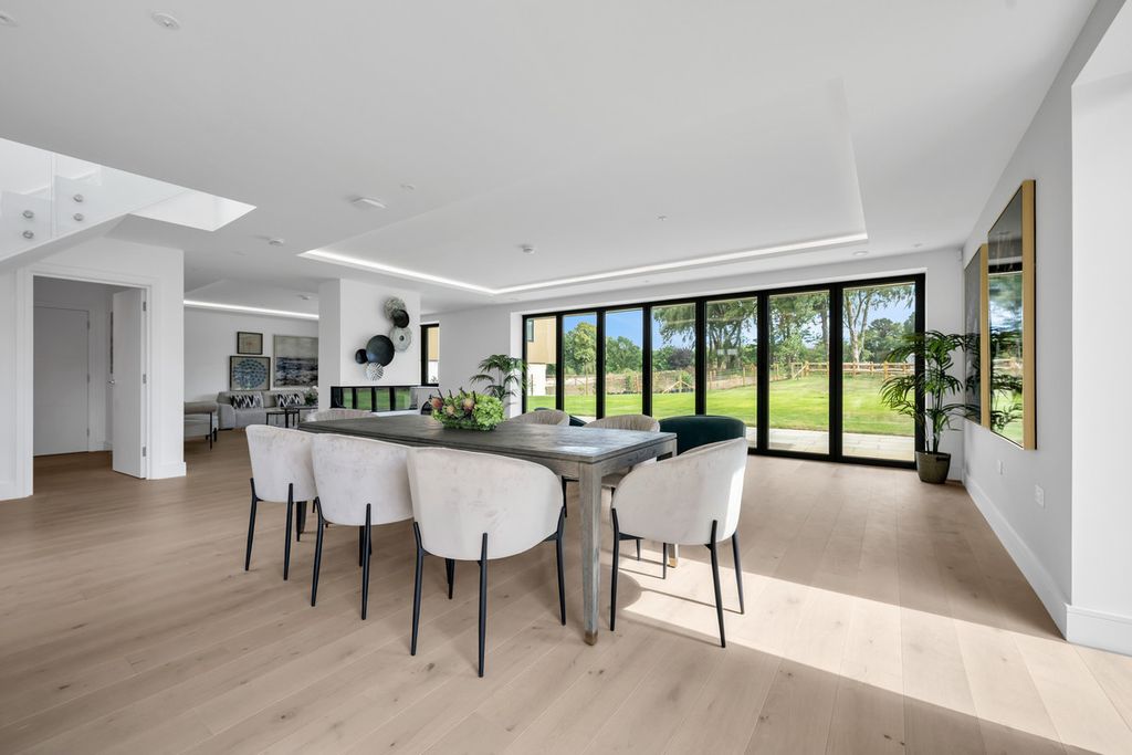 Property photo 1 of 43