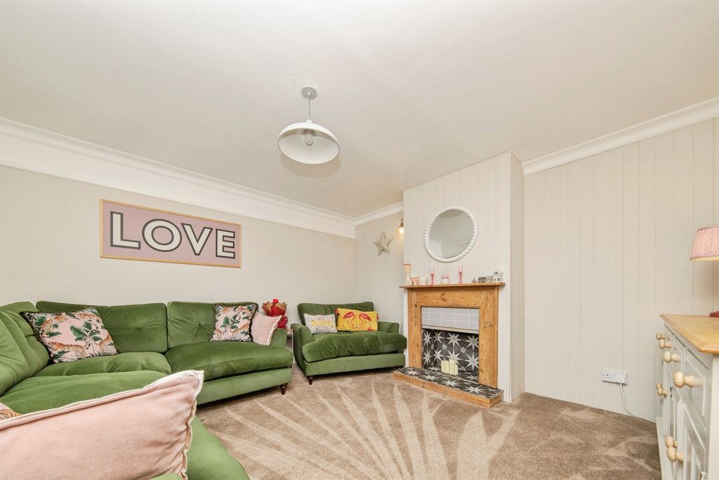 Property photo 2 of 21