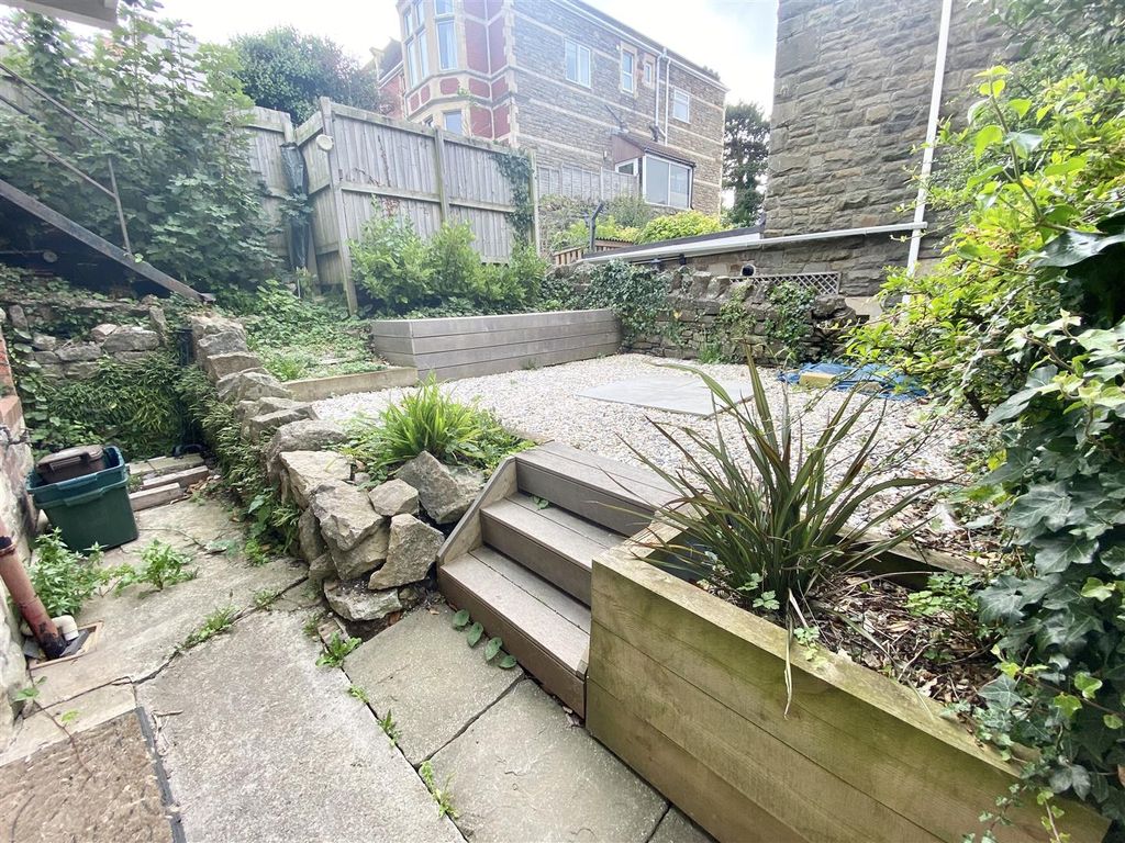 Property photo 2 of 9 Garden