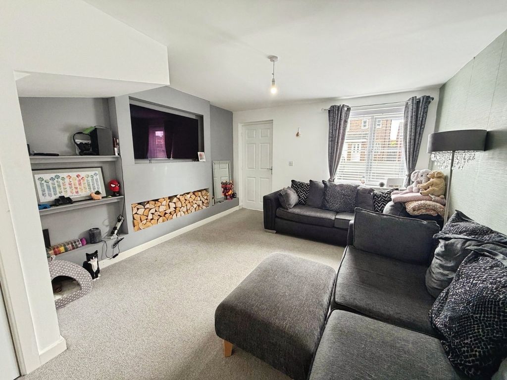 Property photo 3 of 14 Lounge
