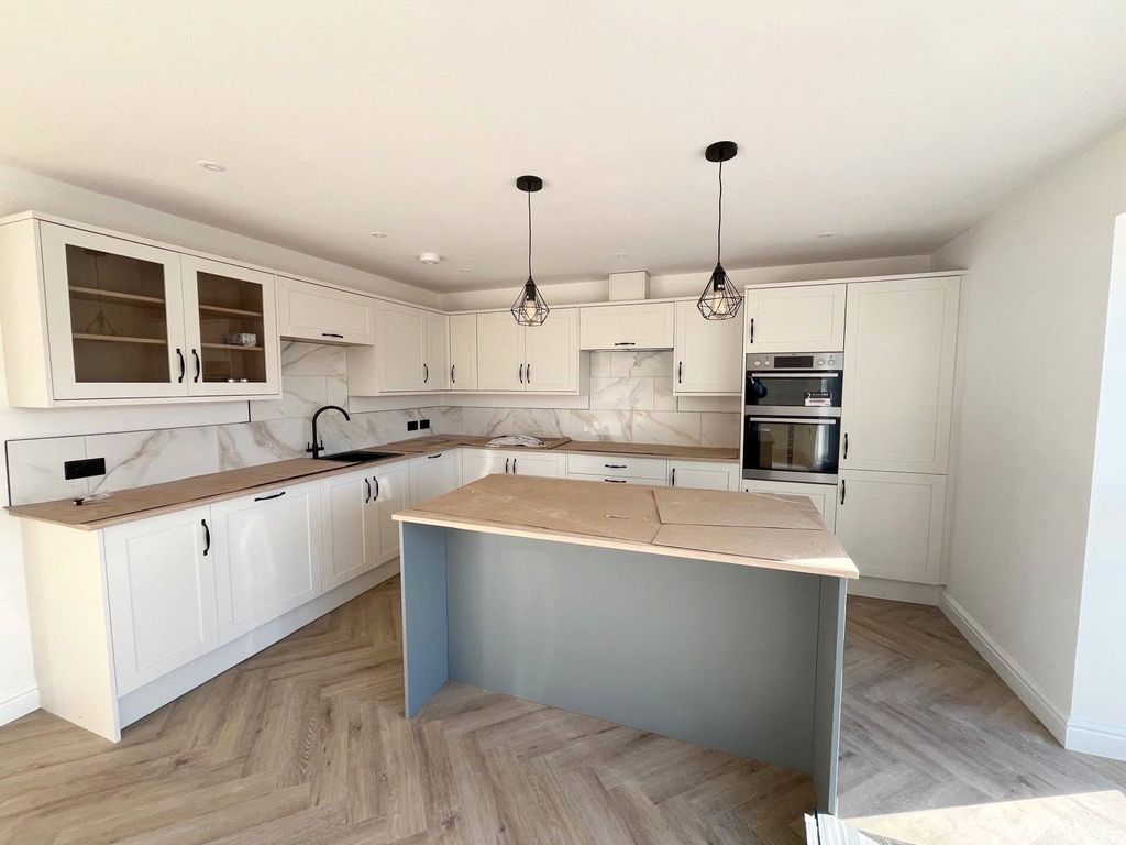 Property photo 3 of 29 Picture No. 35