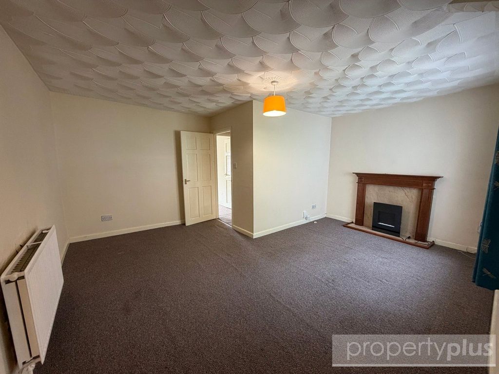 Property photo 2 of 8 Picture No. 11