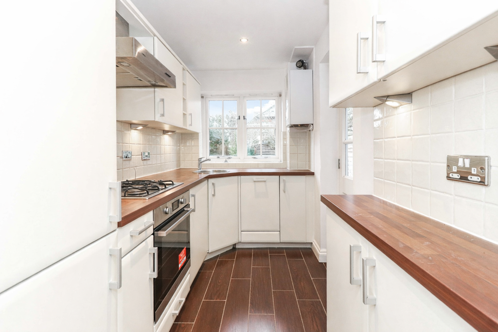 Property photo 3 of 19 Kitchen