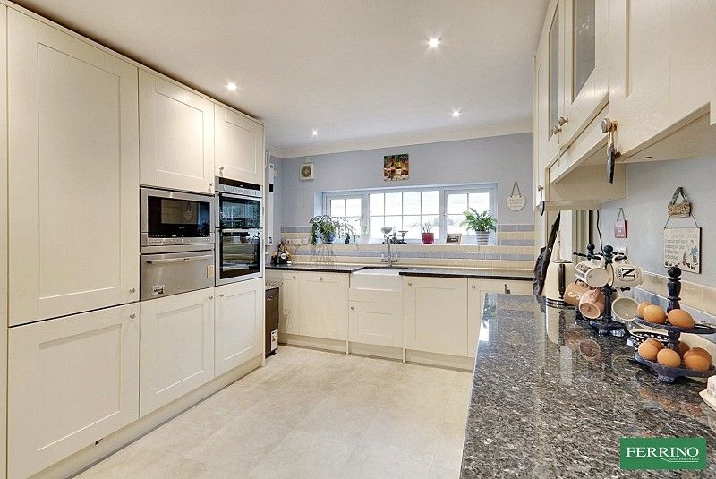 Property photo 3 of 27 Kitchen Breakfast Room