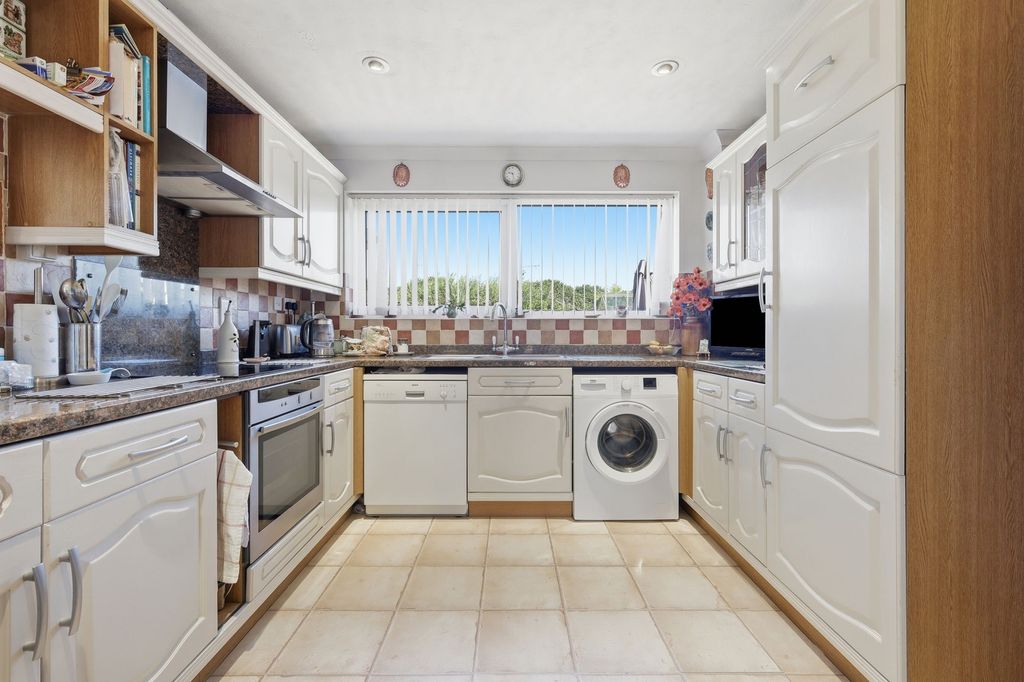 Property photo 3 of 23