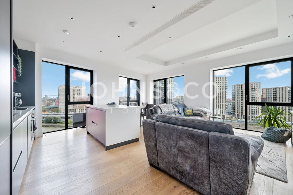 Property photo 3 of 12