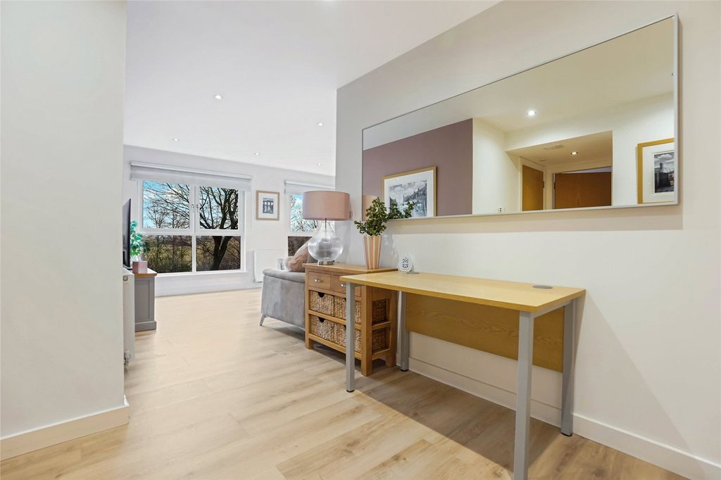 Property photo 2 of 19 Hallway