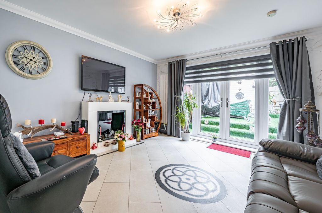 Property photo 3 of 24