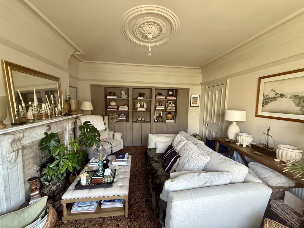 Property photo 1 of 33