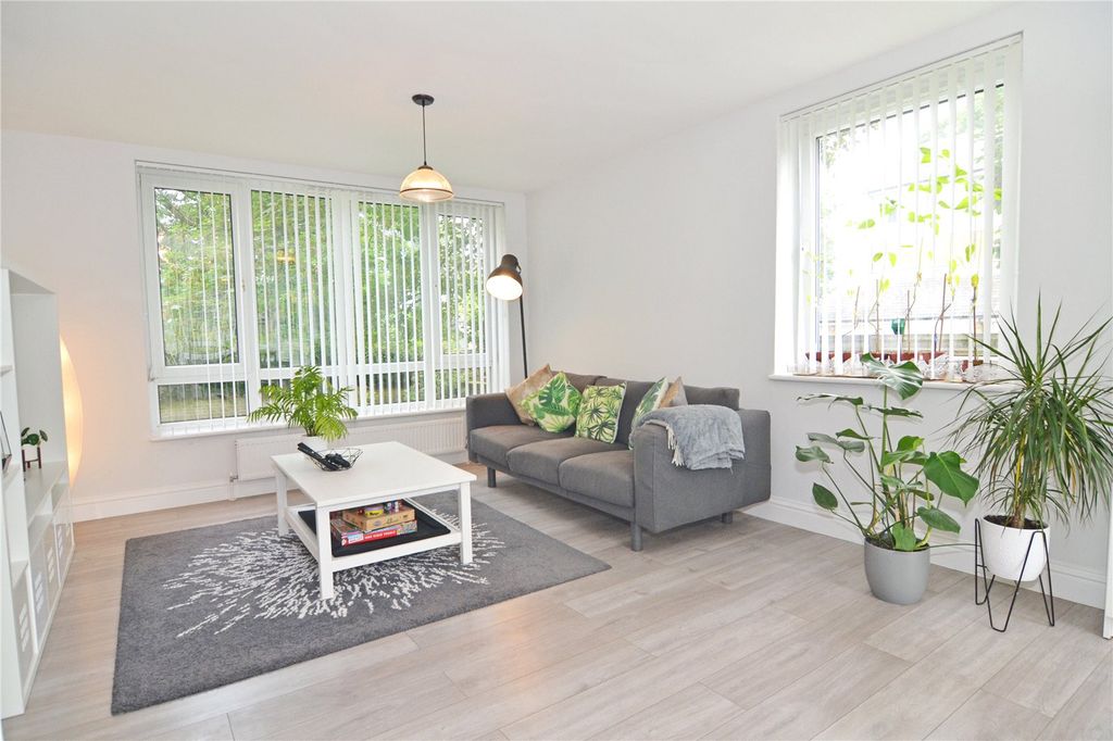 Property photo 2 of 14 Picture No. 11