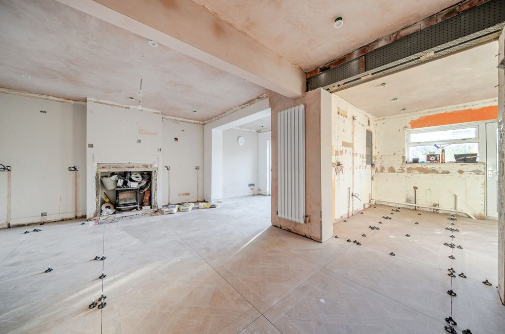 Property photo 3 of 10 1384448-1-6924350...