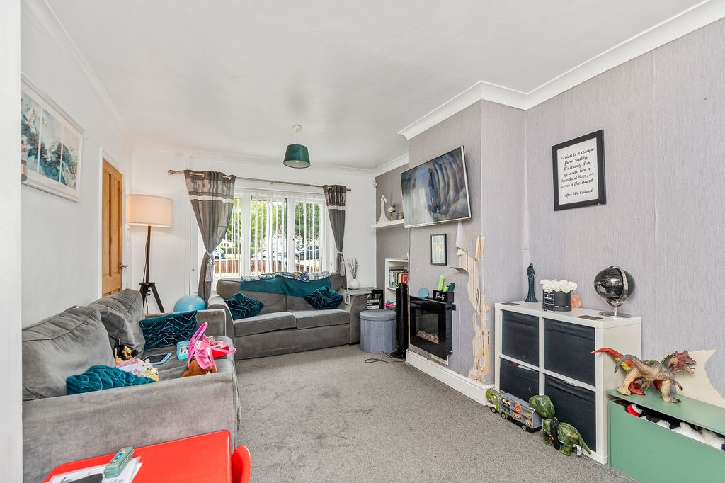 Property photo 2 of 17