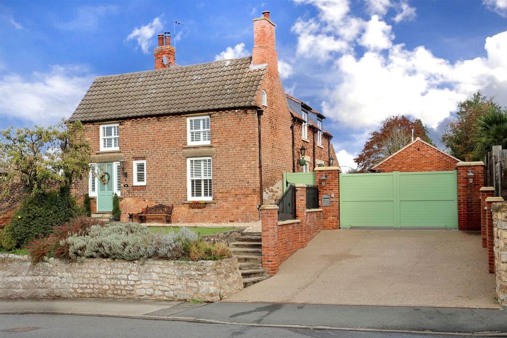 Property photo 1 of 27