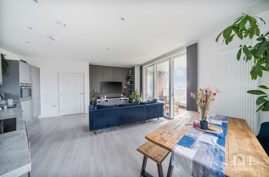 Property photo 2 of 21