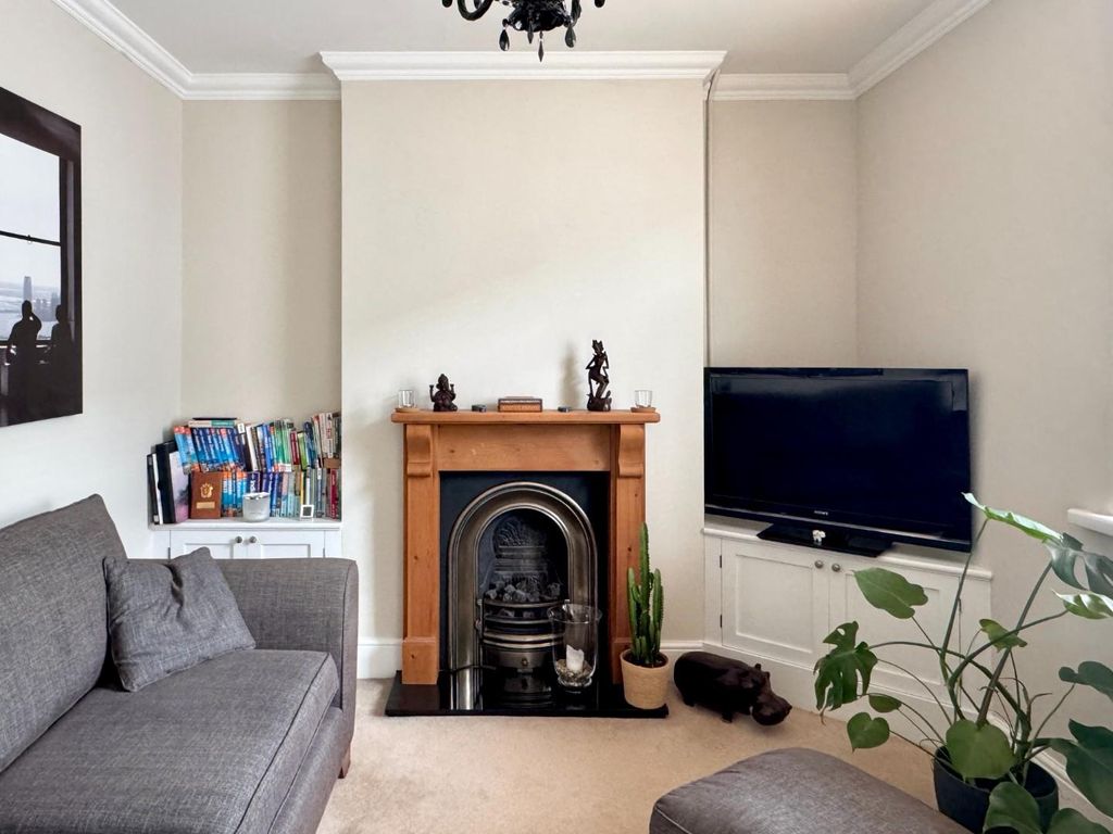 Property photo 3 of 15 Lounge