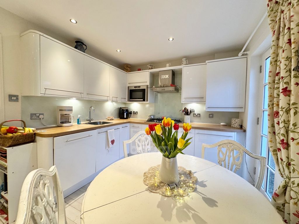 Property photo 3 of 28 Img_9366