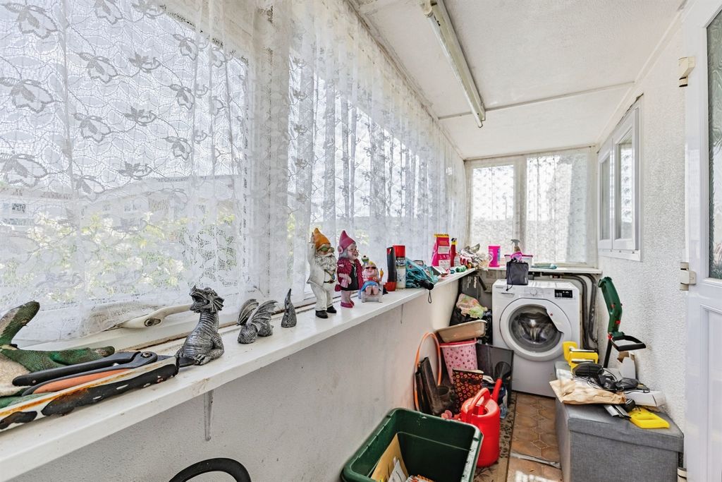 Property photo 2 of 24