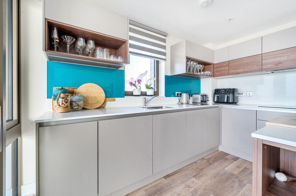 Property photo 3 of 18 1456584-9-6A0d737...