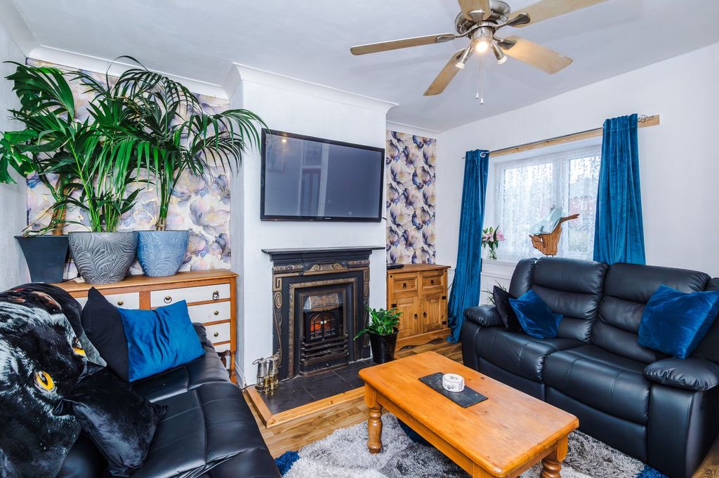 Property photo 2 of 12