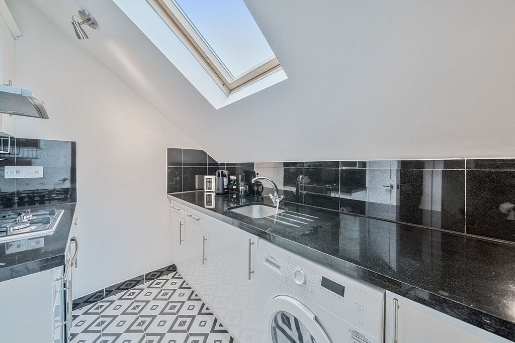 Property photo 2 of 14 Picture No. 15