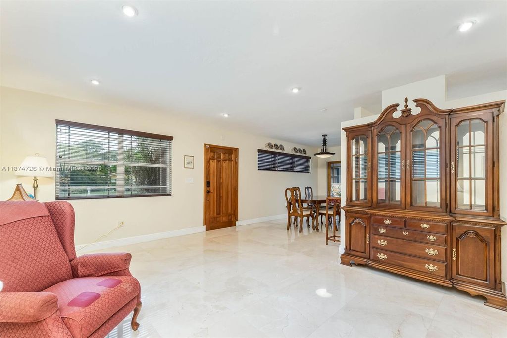 Property photo 3 of 19 <Alttext/>