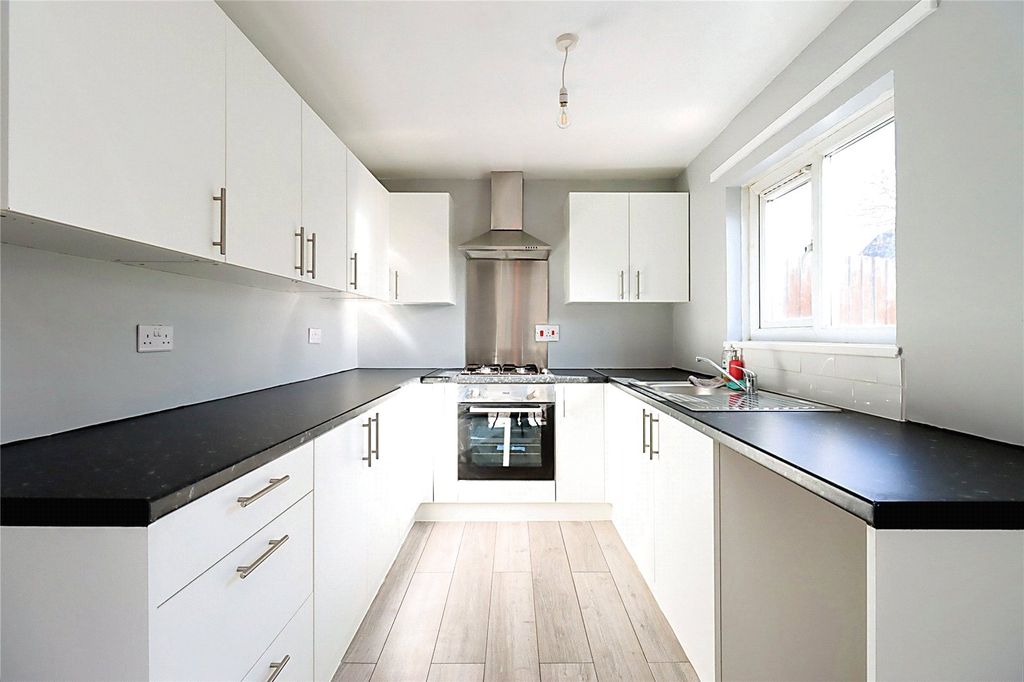 Property photo 3 of 8 Kitchen