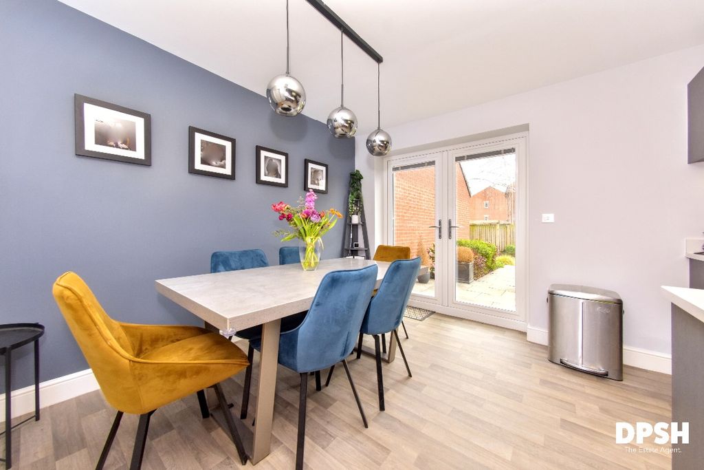 Property photo 3 of 32