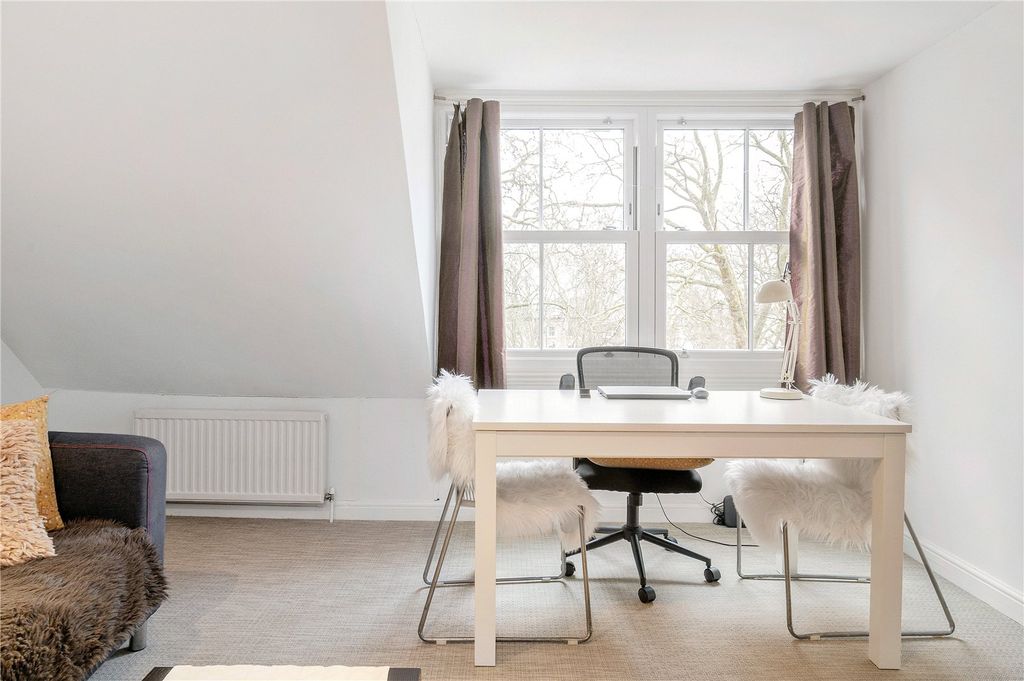 Property photo 3 of 21 Reception